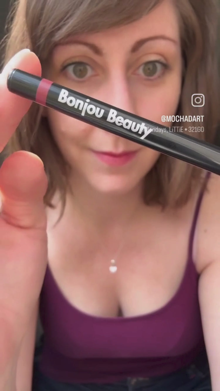 Video of woman applying Bonjou Beauty waterprool lip liner