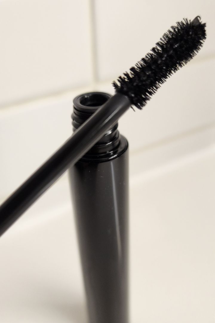 Close up view of the Maximize Mascara Wand