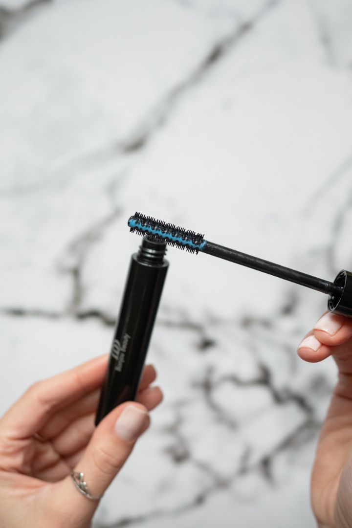 Bonjou Beauty Maximize Mascara wand and bottle