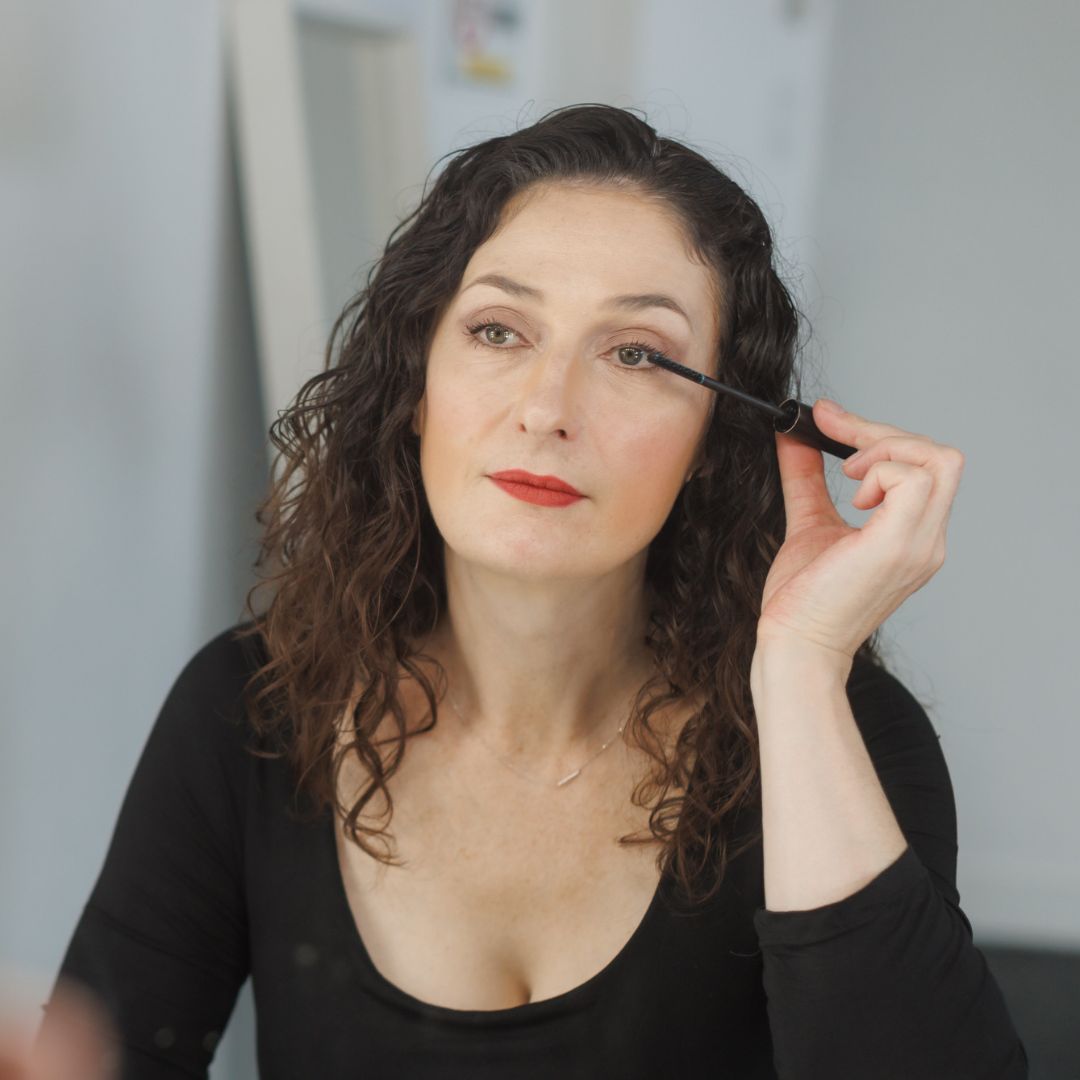 Friend puttin on mascara for a Bonjou Beauty makeup campaign