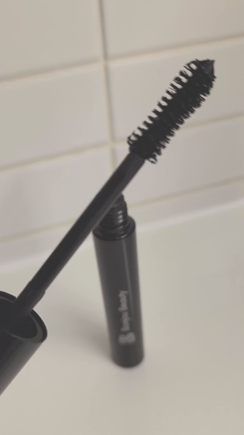 Close up view of the Maxamize mascara wand