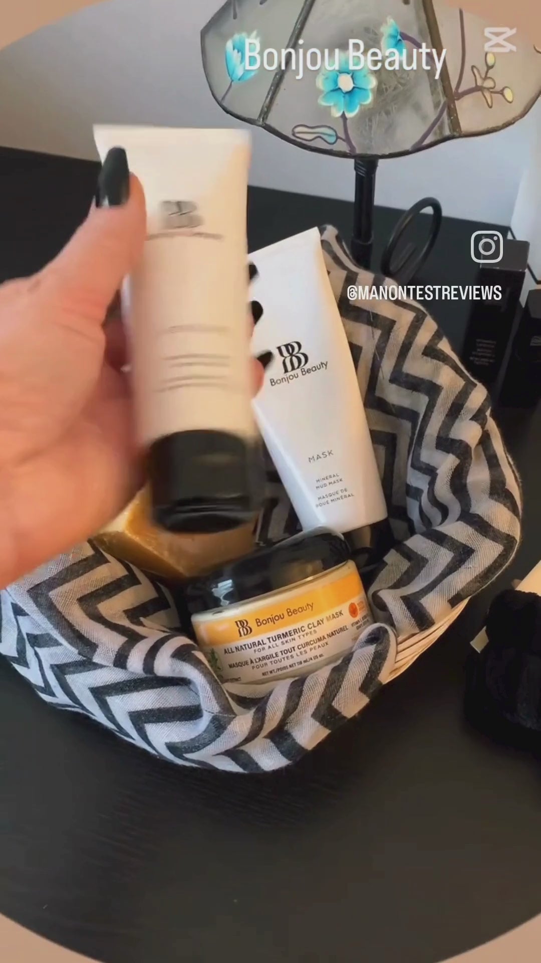 Applying Bonjou Beauty Mint Exfoliate 